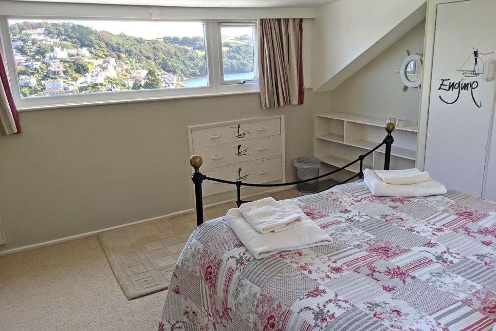 Out To Sea - Stunning Views, Elevated Position With Onsite Parking Villa Dartmouth Eksteriør billede